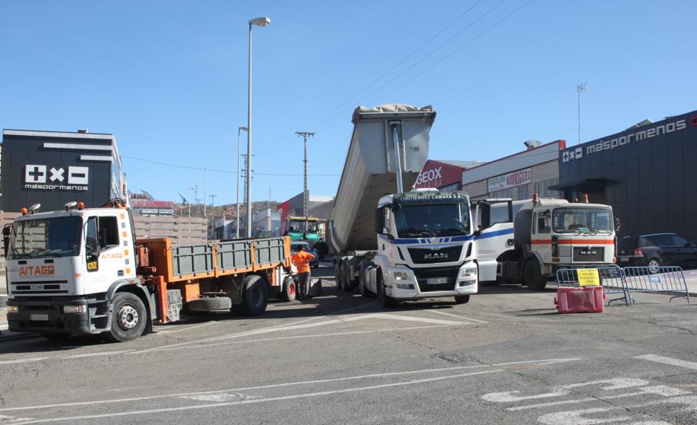 El acceso al Raposal de Arnedo se cierra dos días por las labores de asfaltado