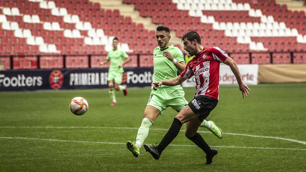 Las imágenes del empate entre la SD Logroñés y el Athletic B