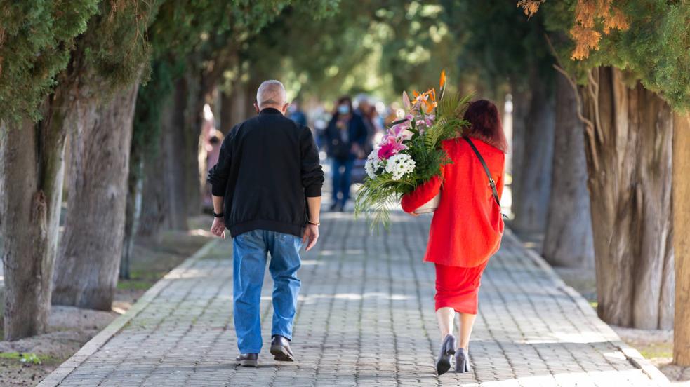 Día de Todos los Santos en el cementerio de Logroño