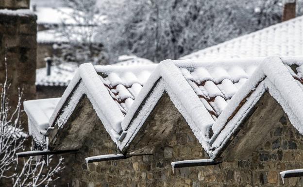 Un frente polar traerá desde mañana temperaturas bajo cero y nieve en la sierra