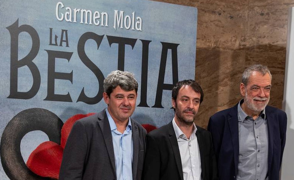 «Carmen Mola no tiene límites», advierten sus creadores