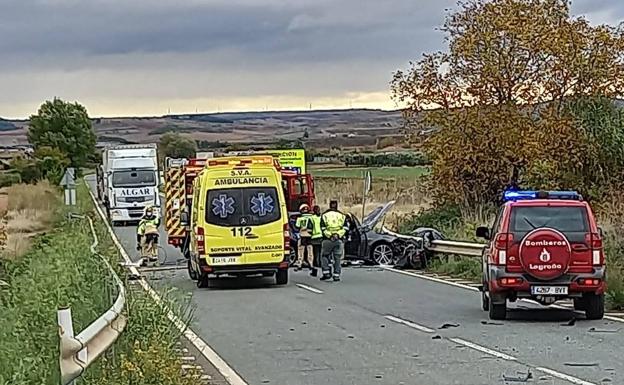 Un herido grave en un choque entre un coche y un tractor en Villamediana