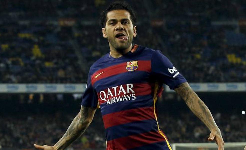 Dani Alves se convierte en el primer fichaje de la era Xavi