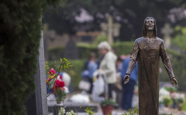 De visita al cementerio