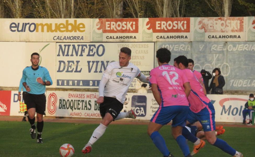 El Alfaro se desenmaraña ante el River