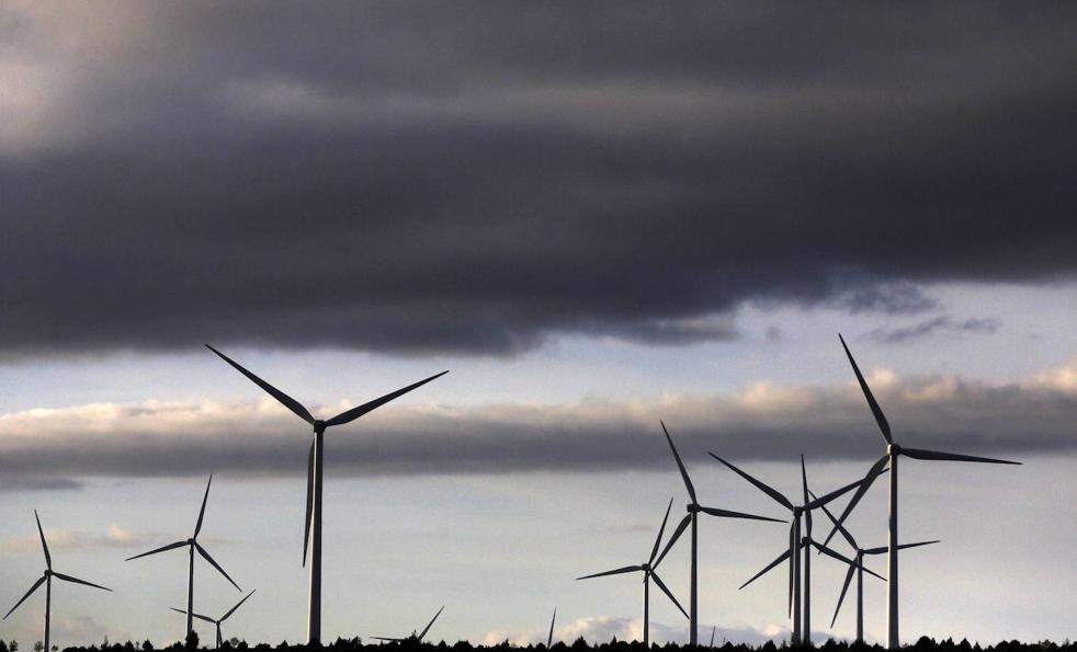 Bruselas desaconseja ligar la tarifa eléctrica a las renovables, como pide España