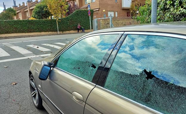 Sin pistas ni sospechosos de los actos vandálicos en Villa Patro que destrozaron siete coches