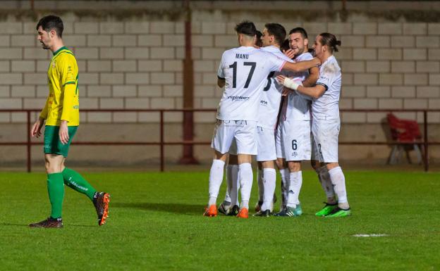 El Racing Rioja se desquita con una goleada ante un inoperante Tropezón