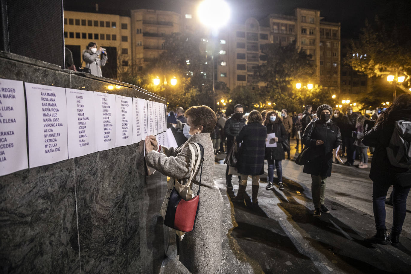 Concentración en El Espolón logroñés contra la violencia de género