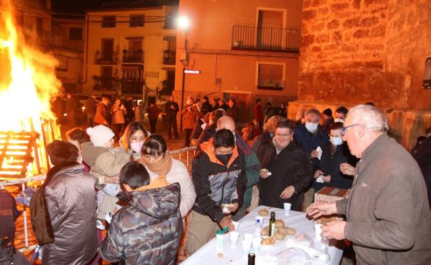 Cervera celebra San José 'el tonelero' con hoguera y una degustación