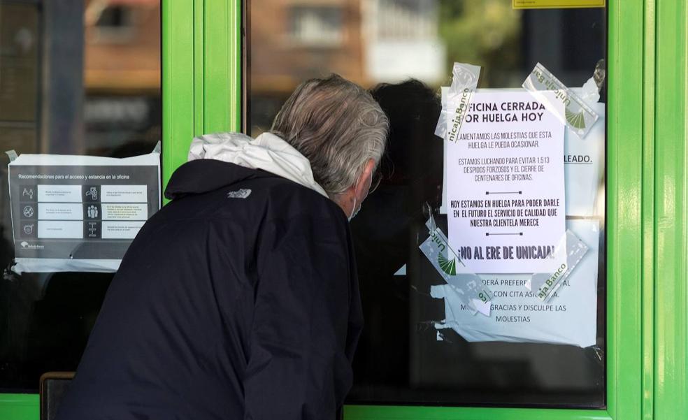 La banca estará obligada a atender las 24 horas vía telefónica a sus clientes