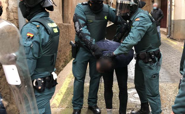 El hombre que se atrincheró en Alberite es un «violento maltratador» con amplio historial delictivo