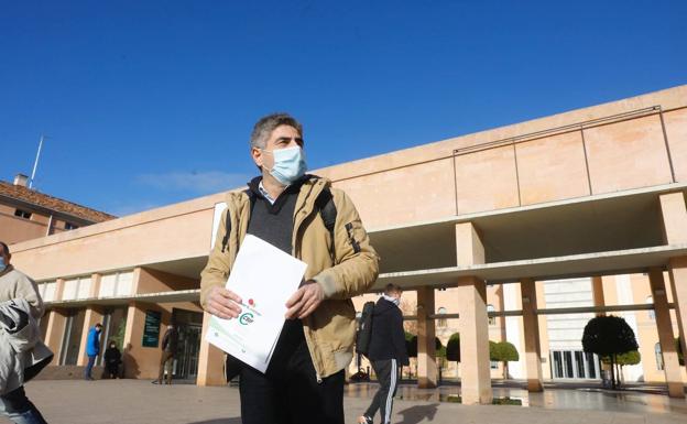 La CSIF reúne 600 firmas de docentes contra la eliminación de la jornada reducida de verano