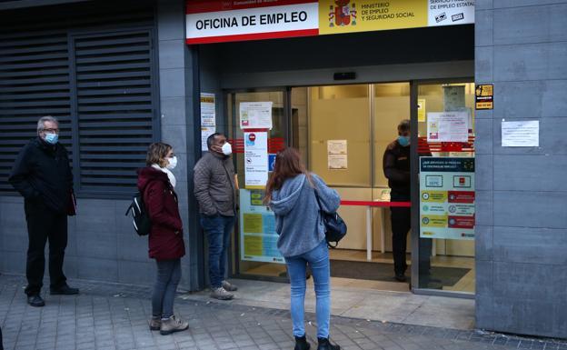 Bajada sin precedentes del paro: casi 75.000 desempleados menos