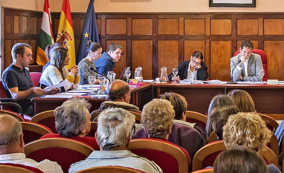 El equipo de Gobierno PP-MSD rechazó en el pleno las dos mociones presentadas por IU