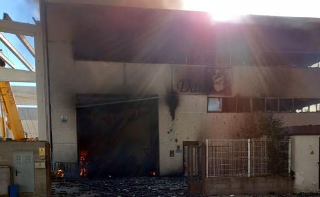 Al menos 13 heridos en un incendio en una empresa de Tarragona