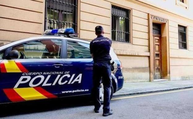 Denuncia una agresión homófoba al grito de «maricón de mierda» en Oviedo