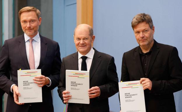 SPD, verdes y liberales alemanes rubican el Gobierno a tres bandas