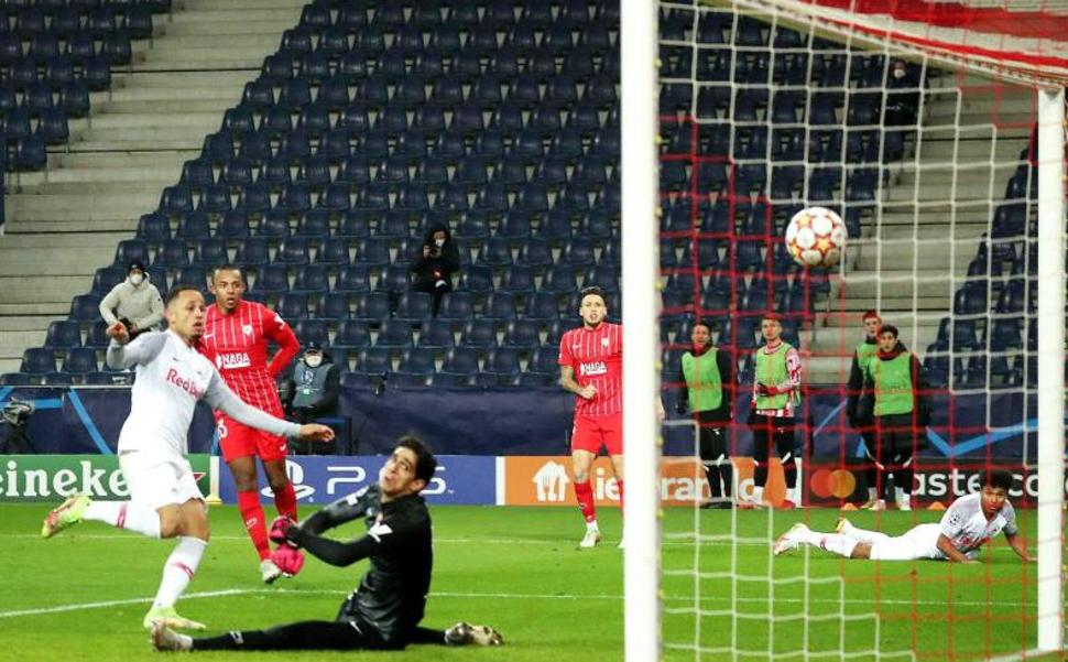 El Sevilla se queda helado en Salzburgo