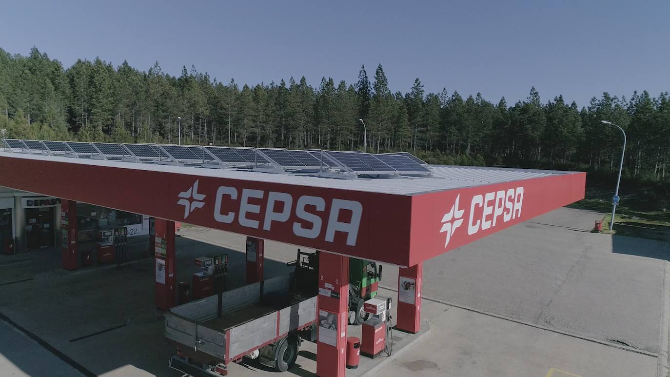 Cepsa y Redexis impulsan las fotovoltaicas en sus estaciones de servicio