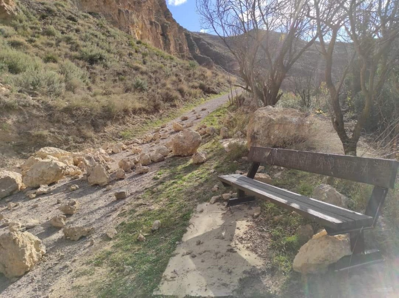 Derrumbe en el camino verde de Cervera