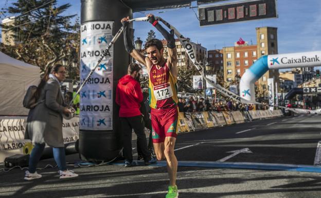 Nacho García y Esther Rodríguez se imponen en la Media Maratón