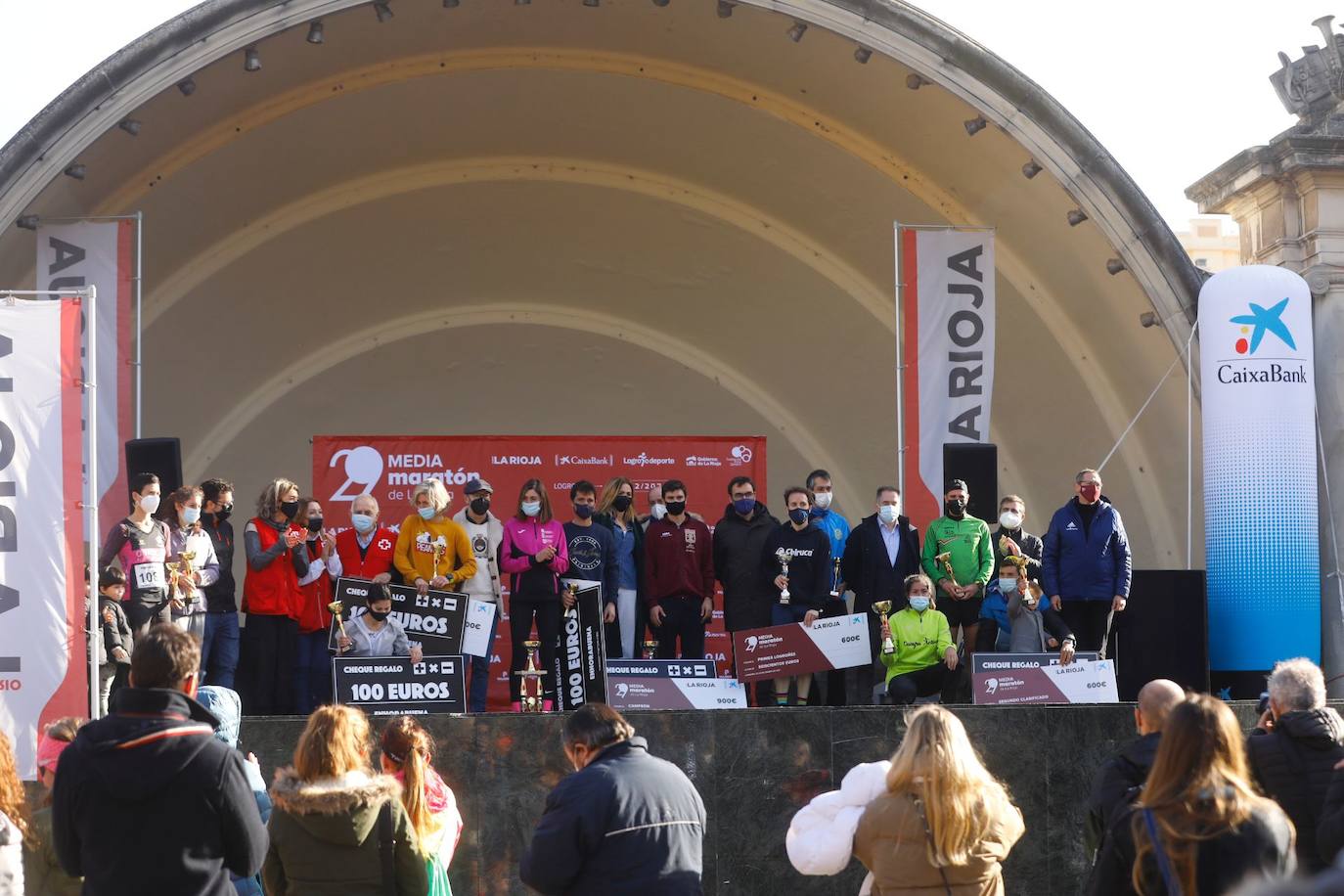 El podio y los premios de la Media Maratón de La Rioja