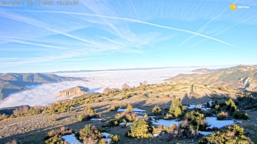 Los contrastes del tiempo en La Rioja: el sol brilla sobre el mar de niebla