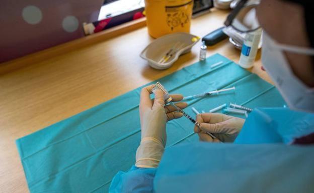 Cómo actúa la variante ómicron y cómo podemos defendernos