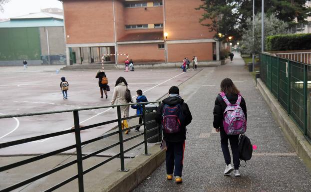 Educación confina 115 aulas y más de 6.000 estudiantes optan por no acudir al colegio