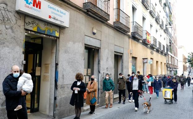 España registra el mayor número de contagios en un solo día, 49.823 casos