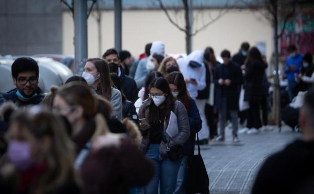 La justicia avala el toque de queda y limitar reuniones en Cataluña