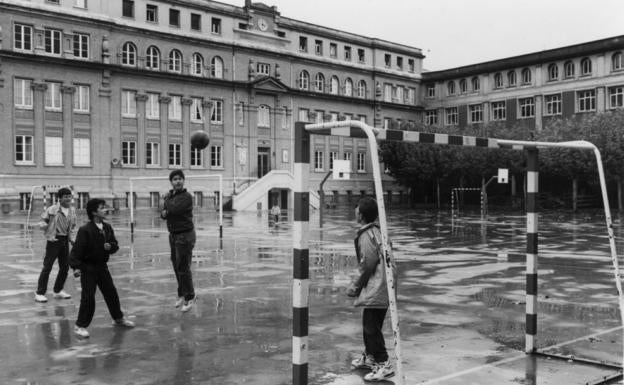 La Retina: el patio del colegio San José hace treinta años