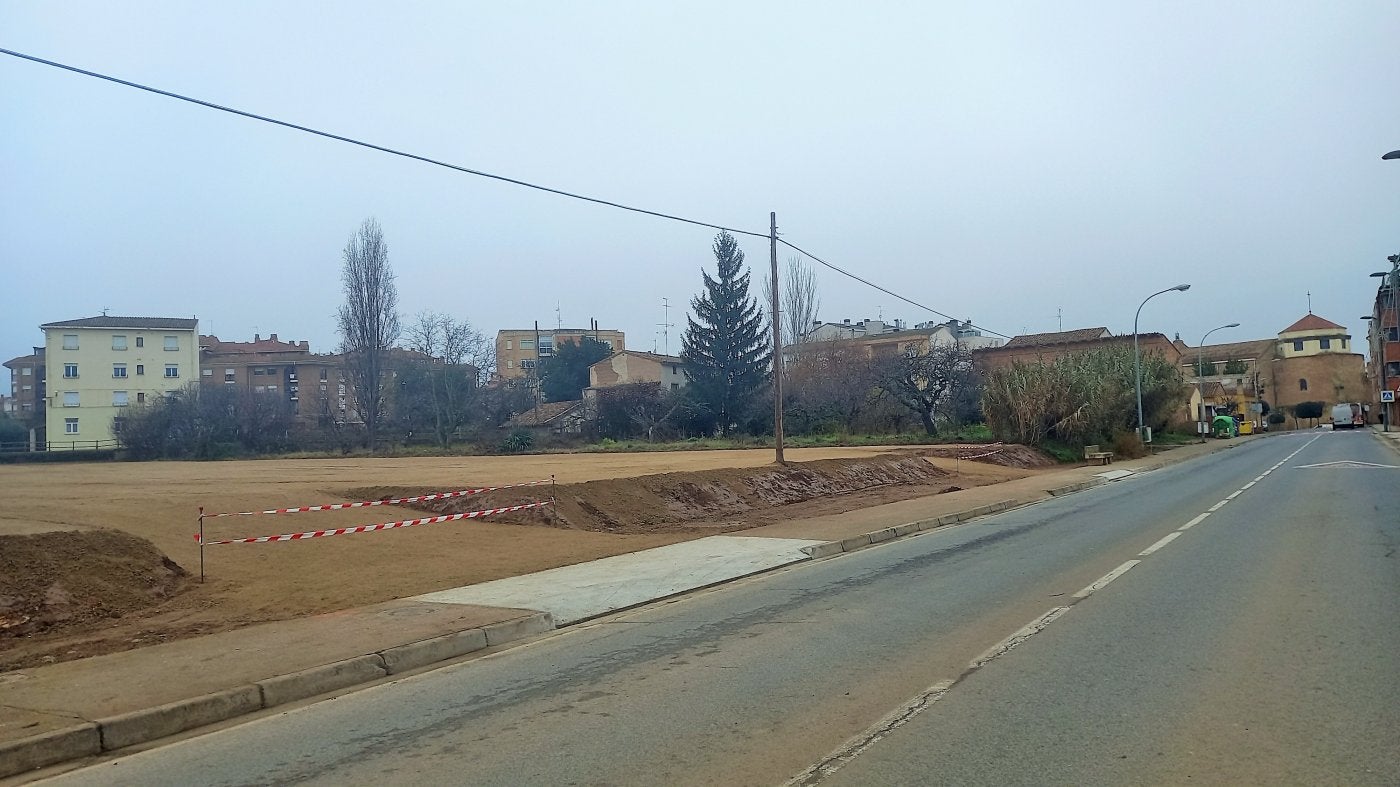 Nuevo parking público en la avenida de San Pedro de Lardero para unos 100 vehículos