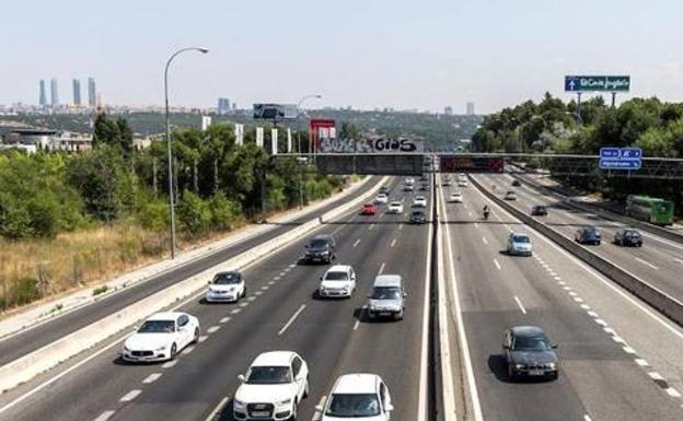 La DGT insiste en cuándo se puede utilizar el carril más polémico, el izquierdo