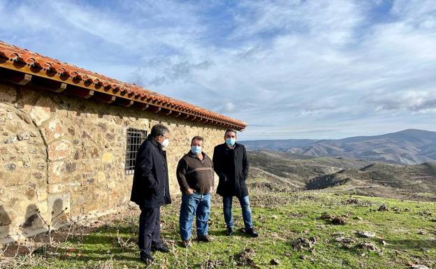 Firmado el convenio para la rehabilitación de la Ermita de Muro en Cameros