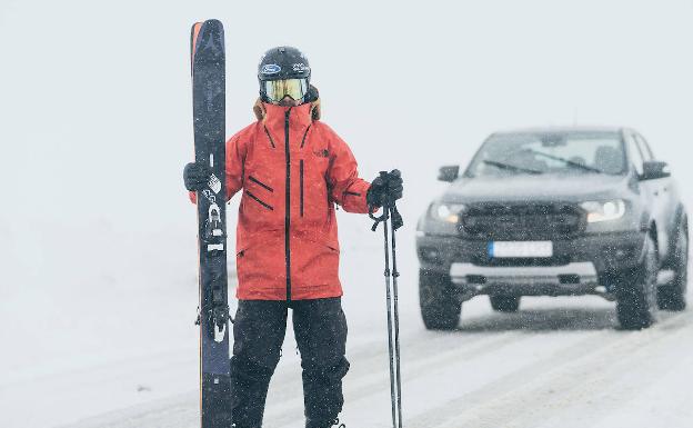 Reto en la nieve: el Ford Raptor se enfrenta al freerider Aymar Navarro