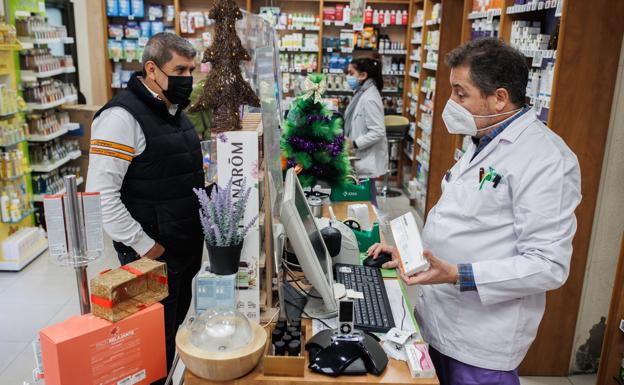 Los positivos de antígenos en Cataluña podrán notificarse en la farmacia