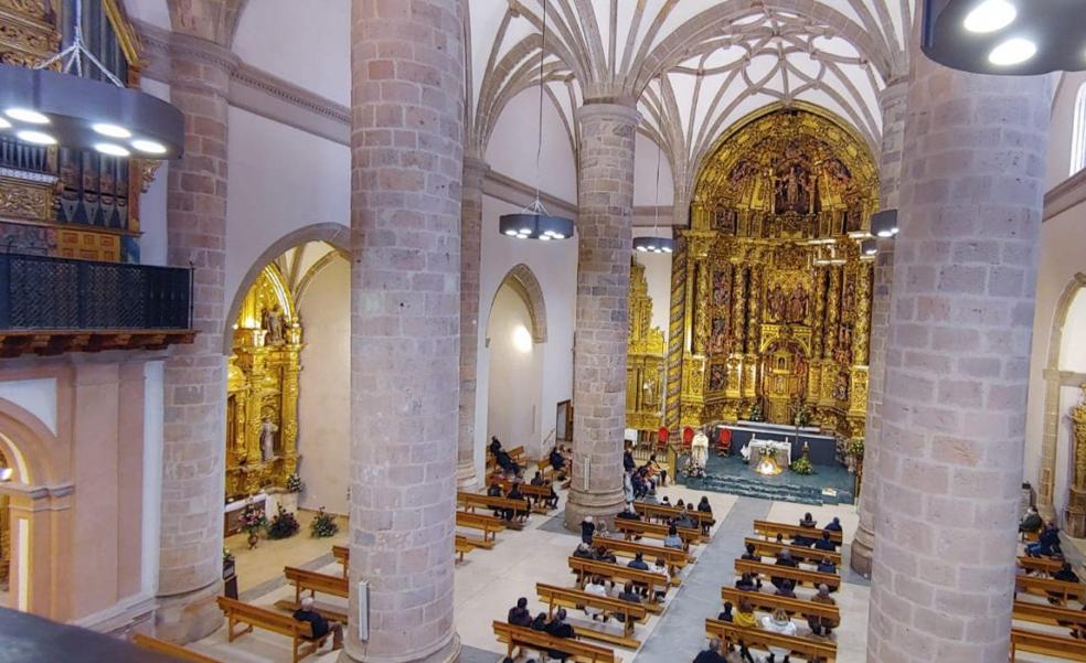 La parroquia renueva la iluminación de San Cosme y San Damián