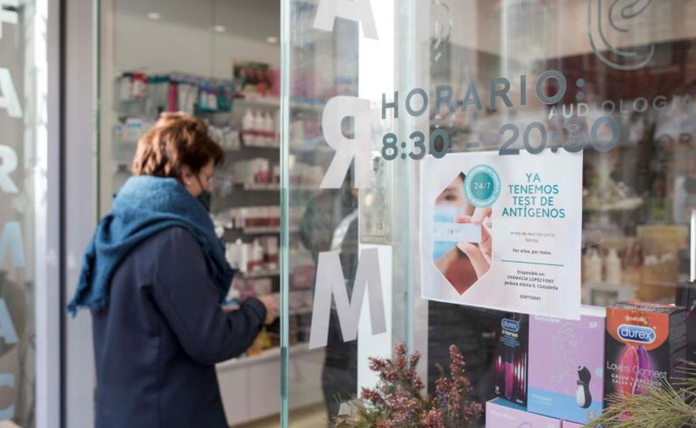 Los farmacéuticos asumen el precio de los test fijado por el Gobierno