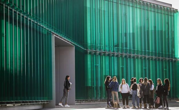 El Colegio de Enfermería pregunta al SERIS si los militares que inoculan las dosis tienen la formación requerida