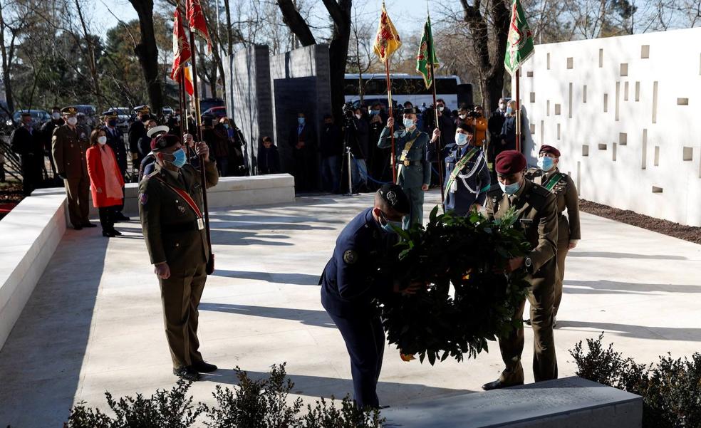 Un memorial de 62 huecos para los «héroes» del Yak-42