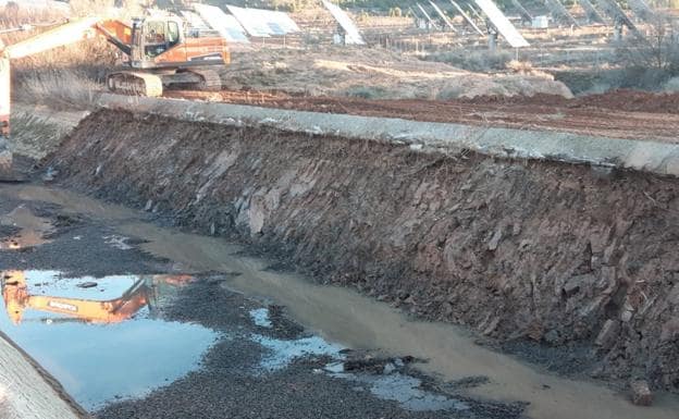 La CHE repara el canal de Lodosa en Rincón de Soto