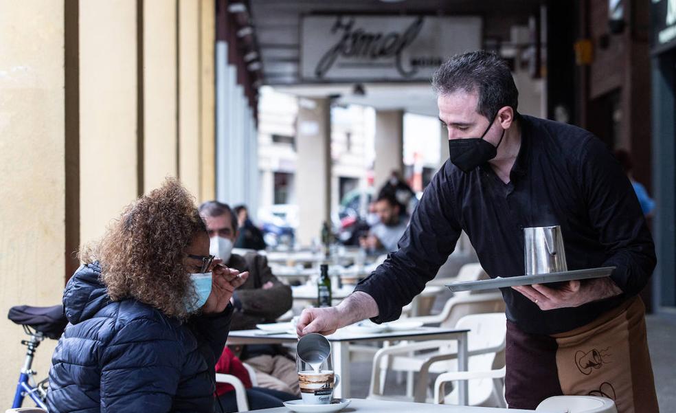 Los sectores más castigados por la crisis se acercan al empleo prepandemia