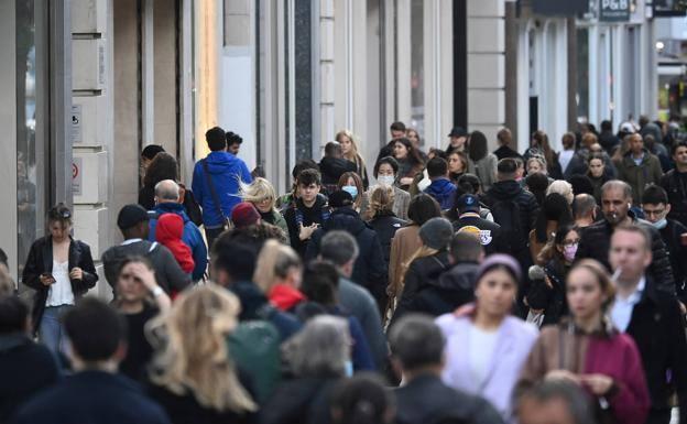 Reino Unido levantará la próxima semana las restricciones contra el coronavirus