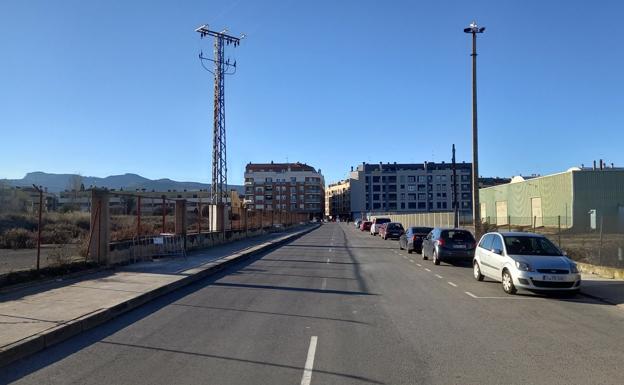 Nueva iluminación para el camino de Villamediana en Lardero