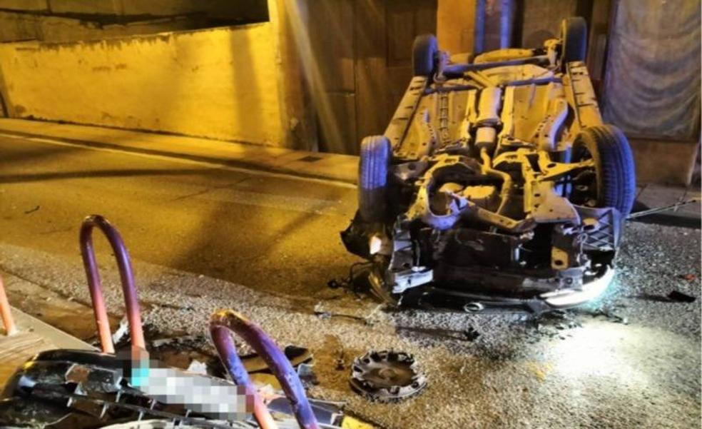 Espectacular vuelco de un coche en Nájera, que se salda sin heridos