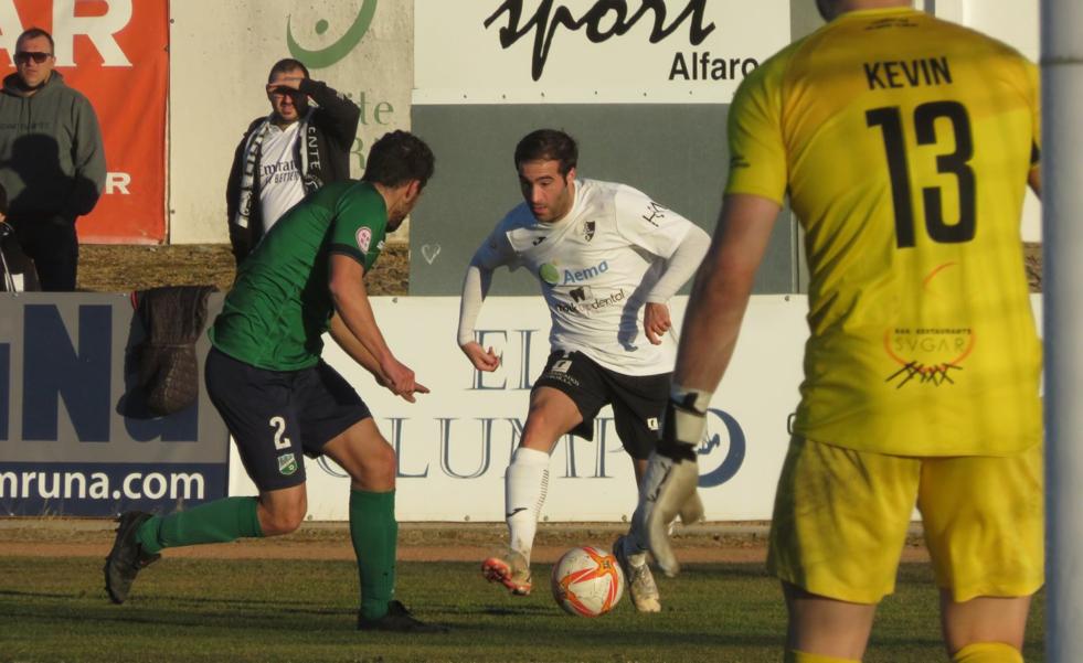 Un gol de Navajas frustra el empeño defensivo del Berceo