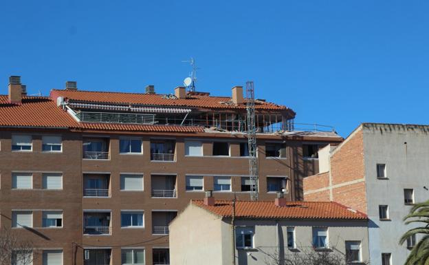 Desescombro en los áticos de la explosión de gas en Lardero