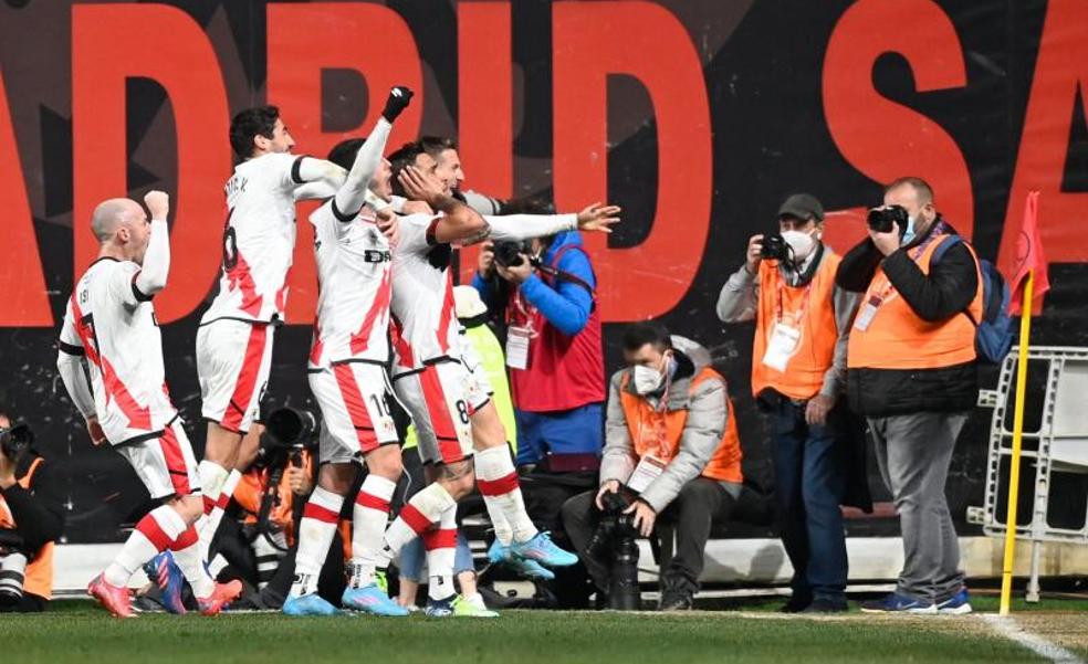 El Rayo sigue de fiesta en Vallecas